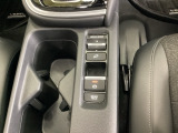 パーキングブレーキはスマートな電子制御式と合わせて渋滞時等にブレーキペダルから足を離しても停車状態を保持してくれるオートブレーキホールド機能で運転が楽になります。スタートはアクセルペダルを踏むだけ