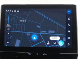 ディスプレイオーディオ(コネクティッドナビ対応)PLUS搭載。T-Connectご契約で2028年6月まで無償で利用できるナビ(期限到来後は有償)と、解約後も利用できる車載ナビが搭載されています。