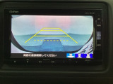 バックでの車庫入れも安心です! リアカメラが付いているバックモニター付のナビを装備しております。操作線もついており距離感も画面から確認できます。