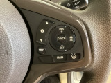 ハンドルにHondaセンシング系のクルーズコントロールやレーンキープアシストなどの操作スイッチが装備されています。ハンドルから手を離さず安全に操作できます。