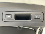 運転席とリアゲート本体に開閉スイッチを装備し、とても便利な電動リアゲート!