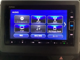 ナビゲーションはフルセグTV、インターナビ対応のGathers純正メモリーナビを搭載しています。Bluetoothオーディオ機能がありますので、スマートフォンなどの音楽も再生できます。