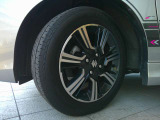 純正アルミホイールを装備しております。