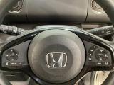 ハンドルにHondaセンシング系のクルーズコントロールやレーンキープアシストなどのスイッチと、オーディオの操作スイッチが装備されています。ハンドルから手を離さず安全に操作できます。