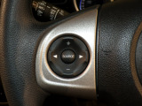 【ステアリングリモコン】ステアリングにオーディオ調節可能なスイッチが装備されていますので運転中でも視線をそらさずにオーディオの調節が可能です!