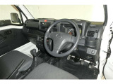 分かりやすく操作しやすい運転席まわりです☆