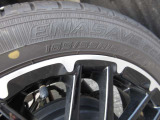 タイヤサイズは、165/55R15です。