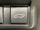 【パワーバックドア】スマートキーや運転席のボタンを押すだけでリアゲートが自動で開閉します!荷物を持っている時や、高い位置にあるバックドアを閉める際に便利な機能です♪