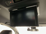 後部座席の方にも嬉しい装備♪TVやDVD鑑賞しながらドライブをお楽しみ頂けます♪