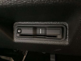 ハンドルの右下にETCがついています。高速道路の料金所の通過も楽々です!。 カードの取り出しもしやすい場所についています。