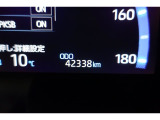 撮影時の走行距離は約4.2万kmです。安心のハイブリット保証付きです。