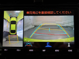 パノラミックビューモニター付きです。車両を上から見たような映像をモニター画面に表示。運転席からの目視では見にくい、車両周辺の状況をリアルタイムでしっかり確認できます。