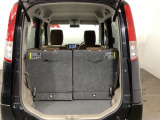 コンパクトボディーなのに、荷室はこんなに広々!たくさん荷物が積めますよ。