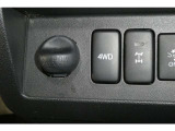 4WD切替スイッチです。電源ソケットです。