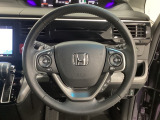 ハンドルにHondaセンシング系のクルーズコントロールやレーンキープアシストなどのスイッチと、オーディオの操作スイッチが装備されています。ハンドルから手を離さず安全に操作できます。