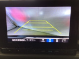 バックでの車庫入れも安心です! リアカメラが付いているバックモニター付のナビを装備しております。操作線もついており距離感も画面から確認できます。