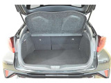 荷物が積めない・・・そんな心配は不要です!十分なスペースを確保してあります。シートを倒せばさらに大きな荷物も積めますよ♪