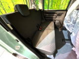 後部座席も気になるようなキズ・汚れやへたり等、大きなダメージはなく、良好な状態です。
