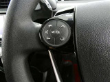 【ステアリングスイッチ】ステアリングのスイッチでオーディオ選局や音量調整操作ができます。
