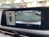 車を真上から見ているように、周囲の状況を把握しながら安心して駐車が行えるアラウンドビューモニター装備!