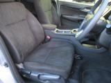 フロントシートも状態良好ですよ。大きな汚れもなく、安心です。座り心地もいいですよ。