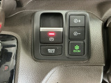 パーキングブレーキはスマートな電子制御式と合わせて渋滞時等にブレーキペダルから足を離しても停車状態を保持してくれるオートブレーキホールド機能で運転が楽になります。スタートはアクセルペダルを踏むだけ