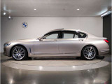 【拘りのFR】BMWが多く採用するFR車。ダイレクトでスポーティな加速感・シャープなハンドリングを実現。縦置きエンジンレイアウトにより、フラットで上質な乗り味です。