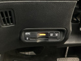 ハンドルの左下にETCがついています。高速道路の料金所の通過も楽々です!。 カードの取り出しもしやすい場所についています。