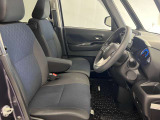 ゆったりと座れる運転席シートですのでストレスなく運転が出来ますよ!