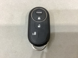スマートキー付きですからドアロックの開閉およびエンジンスタートが楽々です。電動スライドドアの開け閉めもボタンで操作できます。加えて、リモコンエンジンスターターの操作もできます。