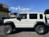 「FRレイアウト」、「副変速機付パートタイム4WD」、「3リンクリジッドアクスル式サスペンション」などの車体構成を継承。