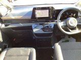 運転席まわりは、使用感も少なく良好な状態です。