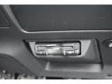 ハンドル右下にビルトインETC。車種専用ケースにて装着されており運転の邪魔にもならず高速の乗り降りも楽になります。