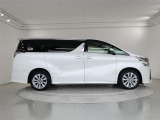 両側パワースライドドア付きだから、狭い駐車スペースなどでの 乗り降りラクラク!小さなお子さまのいるご家庭には嬉しい装備。
