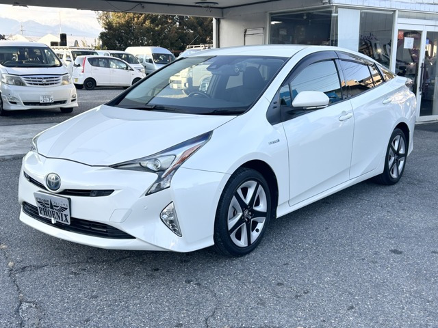 プリウス1.8 S セーフティ プラス E-Four 4WD