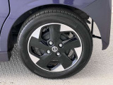 【純正アルミホイール】オシャレな純正アルミホイール付きですので見た目がカッコイイですよ♪