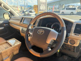 自社認証工場を完備しておりますので、納車前の車検・整備や、アフターメンテナスもばっちりですので、安心して当社にお任せ下さい。また、当社にて車輌ご成約のお客様はオイル交換永久無料のサービス付きです!また