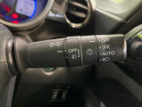 【オートライト】周りの明るさに応じて自動でヘッドライトの点灯・消灯ができる機能です!ライトの付け忘れ・消し忘れなどが無くなり、雨の日や夕方の走行も安心!トンネル通過時も便利ですね♪