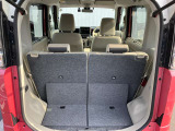 日常の使用に十分な広さの荷室です♪簡単な操作でシートアレンジもできます♪