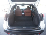 後席を格納すると、これだけの広さが!シーンに合わせたシートアレンジで、大きな荷物も積むことが出来ます♪