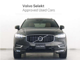 クリーンでエレガントなスカンジナビアン・デザイン、筋肉を思わせる躍動感を表現する、エッジが効いた流麗なエクステリア。SUVの力強い存在感が、確かなボルボのアイデンティティとして主張されています。