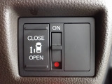 運転席からもスライドドアをボタン操作でスピーディーに開閉できます!またスマートキーでも操作できるので便利です。