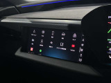 【MMIパッセンジャーディスプレイモニター】Audiの車両に搭載されている最新のインフォテインメントシステムMMIの一部で、助手席側にディスプレイを設置しております。