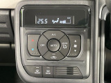 【オートエアコン】一度お好みの温度に設定すれば、車内の温度を検知し風量や温度を自動で調整。暑い&hellip;寒い&hellip;と何度もスイッチ操作をする必要はありません。快適な車内空間には必須の機能ですね♪