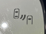 【ブラインドスポットモニター】走行中、ドアミラーの死角になりやすい箇所に後続車が接近するとサイドミラーのレンズに警告を表示!ドライバーに注意喚起をしてくれます。