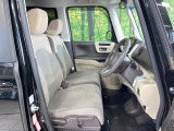 運転席まわりには十分なスペースがあり、大柄な方でもゆったり運転していただける環境です。