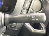 【オートライト】周りの明るさに応じて自動でヘッドライトの点灯・消灯ができる機能です!ライトの付け忘れ・消し忘れなどが無くなり、雨の日や夕方の走行も安心!トンネル通過時も便利ですね♪