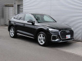 エクステリアは「Q5」のデザインコンセプトを踏襲しながらも、シングルフレームグリルやルーフ、前後バンパーなどを専用デザインとすることで「Q5スポーツバック」ならではのスタイリング!
