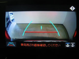 バックモニター付き。車両後方の映像がナビ画面に表示されるので、車庫入れが苦手な人も安心です。ただし、目視確認もお忘れなくお願いいたします。