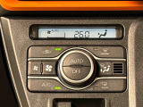 快適装備のオートエアコン♪ 温度設定をすれば、自動で車内の温度管理をしてくれる優れ物です☆彡